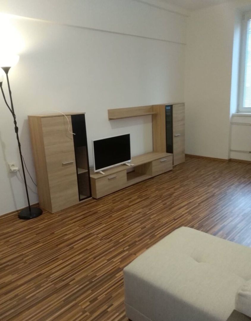 Ponúkame Vám na predaj priestranný 2i byt v lukratívnej lokalite Bratislavy – Staré Mesto