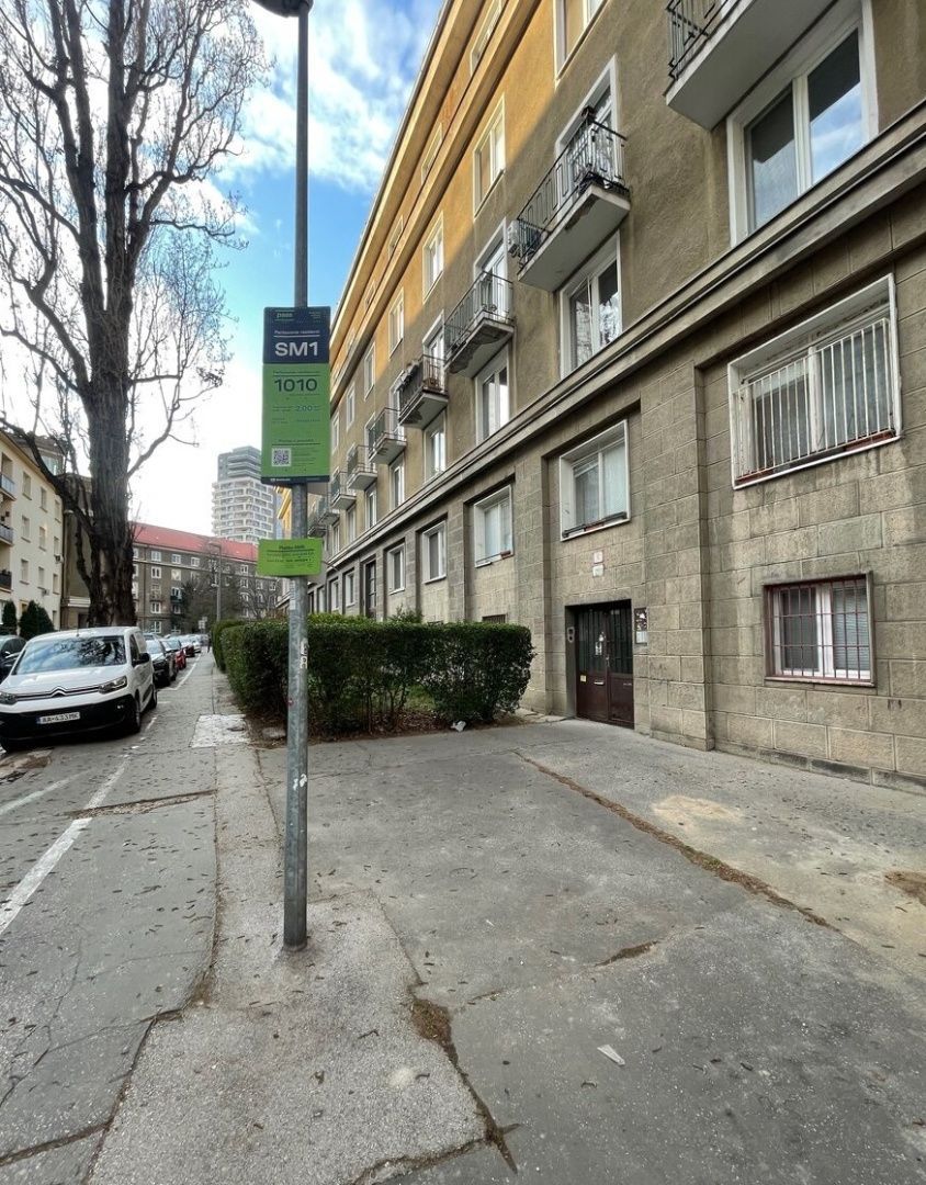 Ponúkame Vám na predaj priestranný 2i byt v lukratívnej lokalite Bratislavy – Staré Mesto