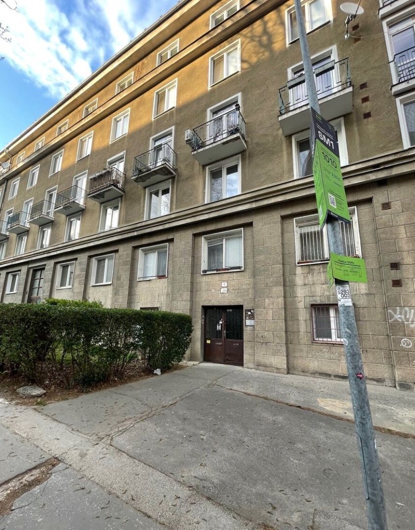 Ponúkame Vám na predaj priestranný 2i byt v lukratívnej lokalite Bratislavy – Staré Mesto