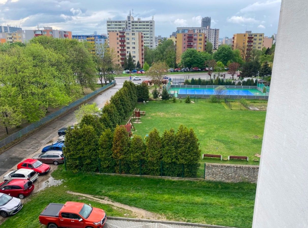 Priestranný 1 izbový byt na ulici Sv. Vincenta BA II  PREDAJ