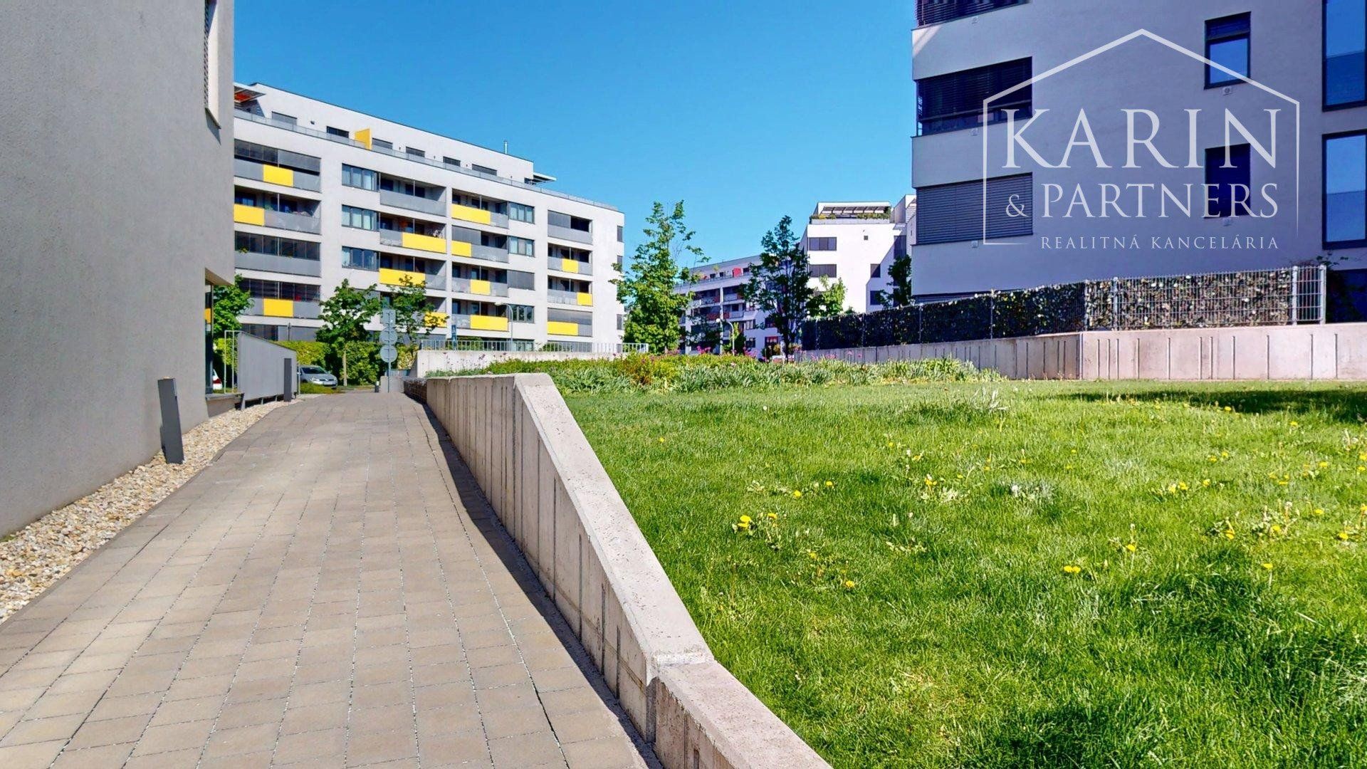 Zariadený 2i. byt | loggia | šatník | parking | Malé Krasňany