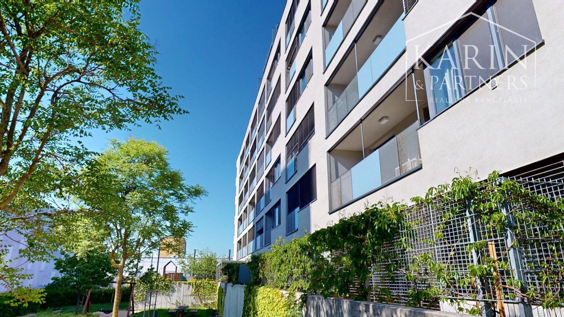 Zariadený 2i. byt | loggia | šatník | parking | Malé Krasňany