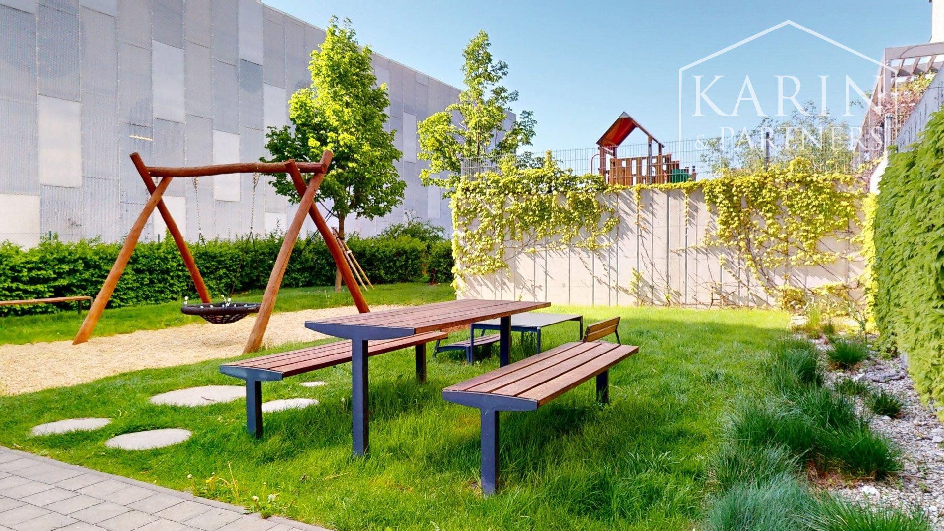 Zariadený 2i. byt | loggia | šatník | parking | Malé Krasňany