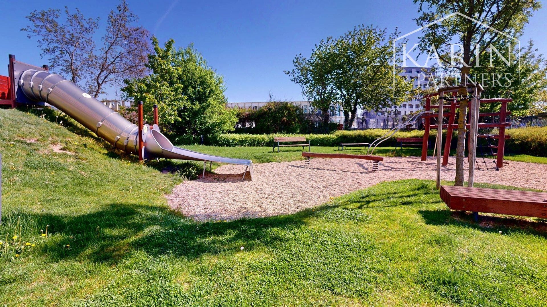 Zariadený 2i. byt | loggia | šatník | parking | Malé Krasňany