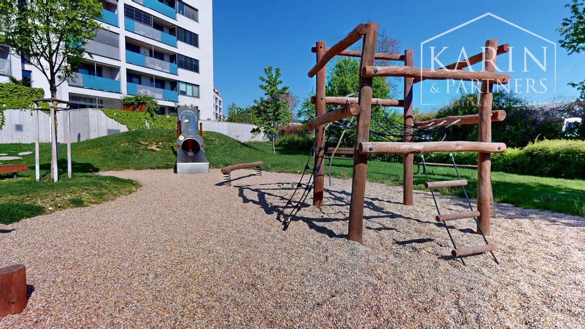 Zariadený 2i. byt | loggia | šatník | parking | Malé Krasňany