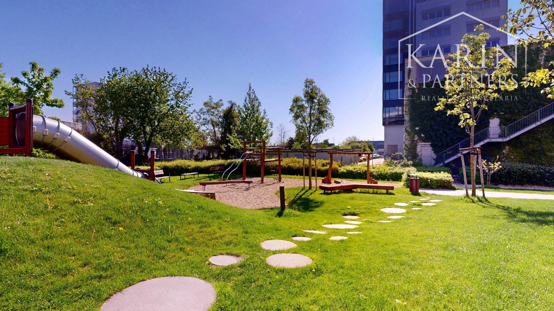 Zariadený 2i. byt | loggia | šatník | parking | Malé Krasňany