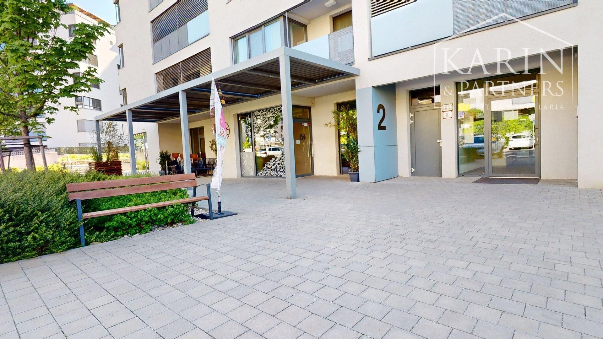 Zariadený 2i. byt | loggia | šatník | parking | Malé Krasňany