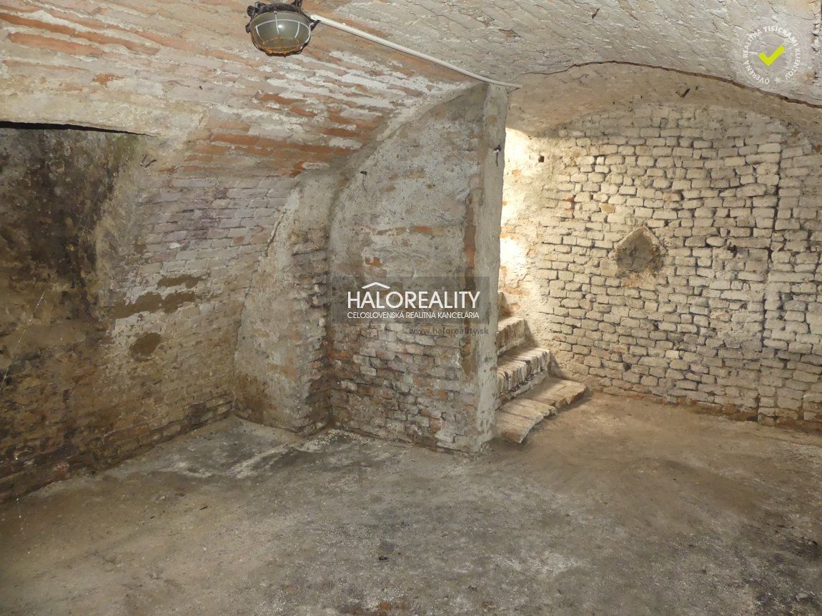 HALO reality - Predaj, rodinný dom Trnava, polyfunkčný objekt s veľkým potenciálom priamo v centre mesta - EXKLUZÍVNE HALO REALITY