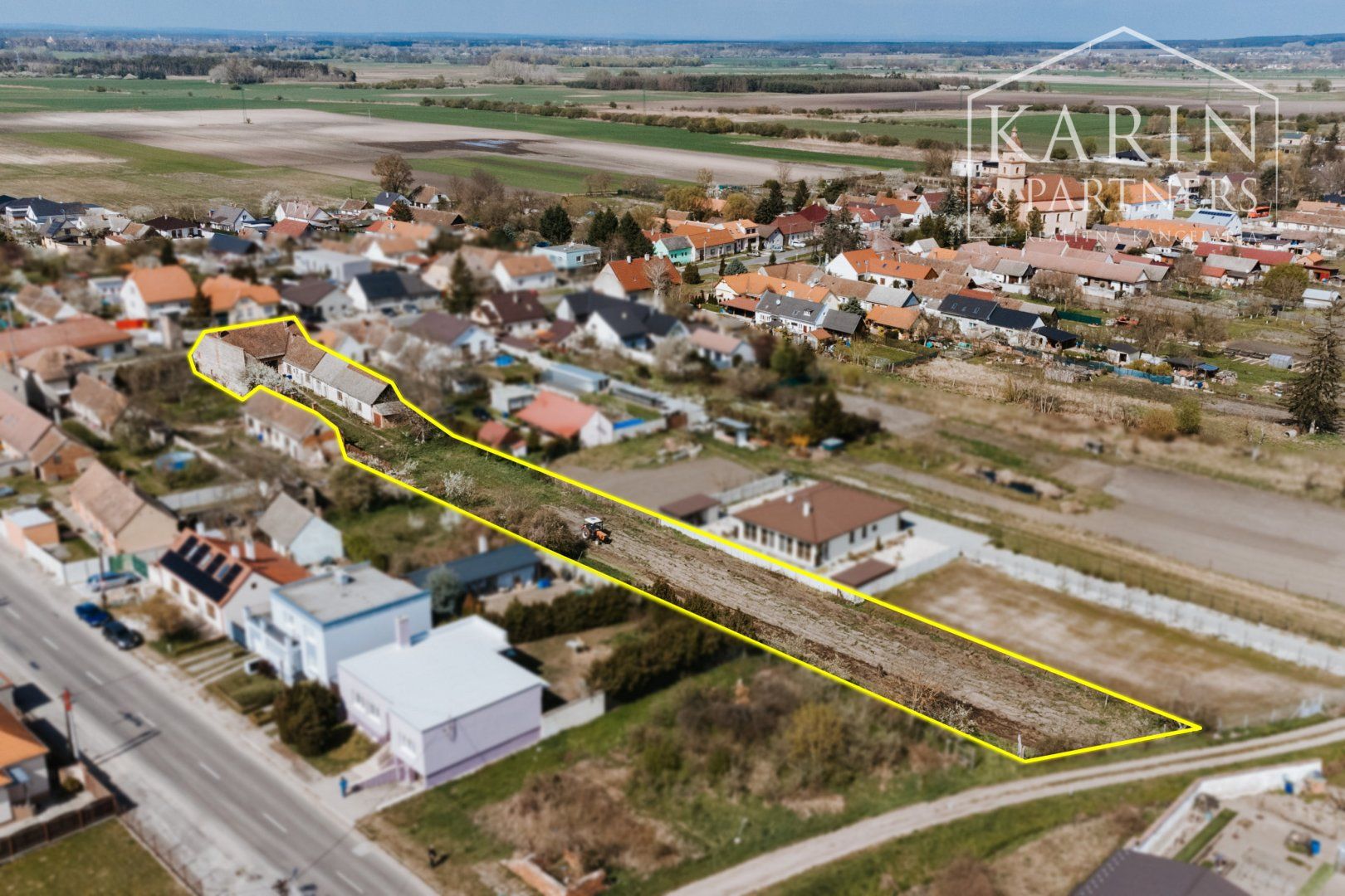 Podnikateľský objekt - dvojdom s veľkým pozemkom
