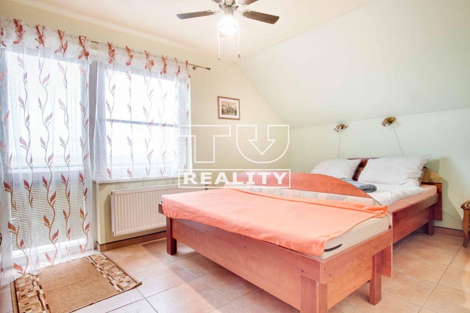 Veľký 7-izbový rodinný dvojgeneračný dom s garážou, ROVINKA, 621 m²