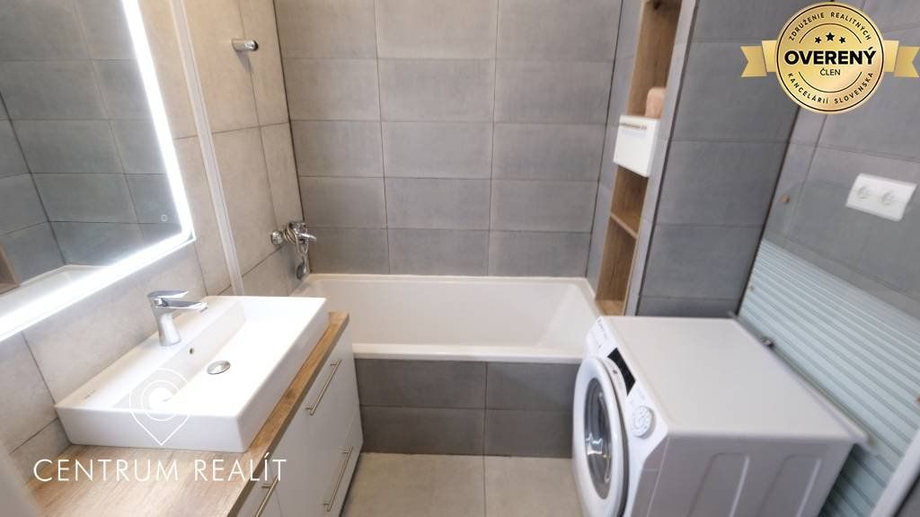 Veľmi priestranný 3-izbový byt s lodžiou, Nové Mesto