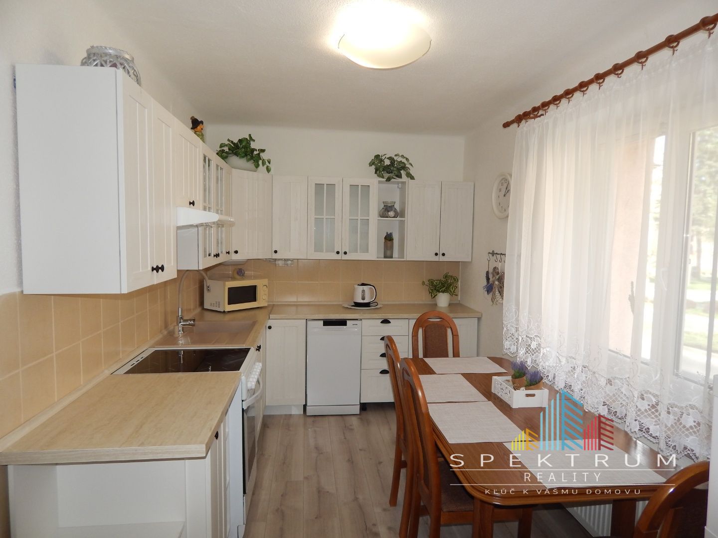 Prenájom Iný Iný-Prenájom-Handlová-470.00 €