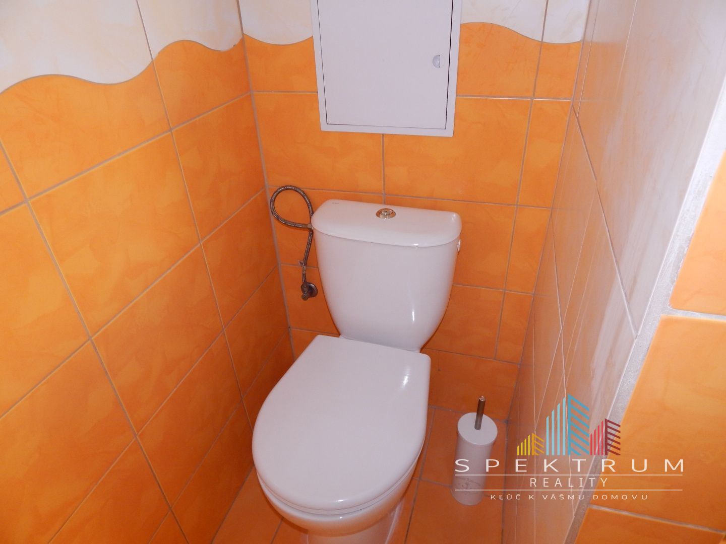 SPEKTRUM REALITY- Na PRENÁJOM komplet rekonštruovaný, zariadený 2- izbový byt, 62.8 m2, Handlová, 29.Augusta