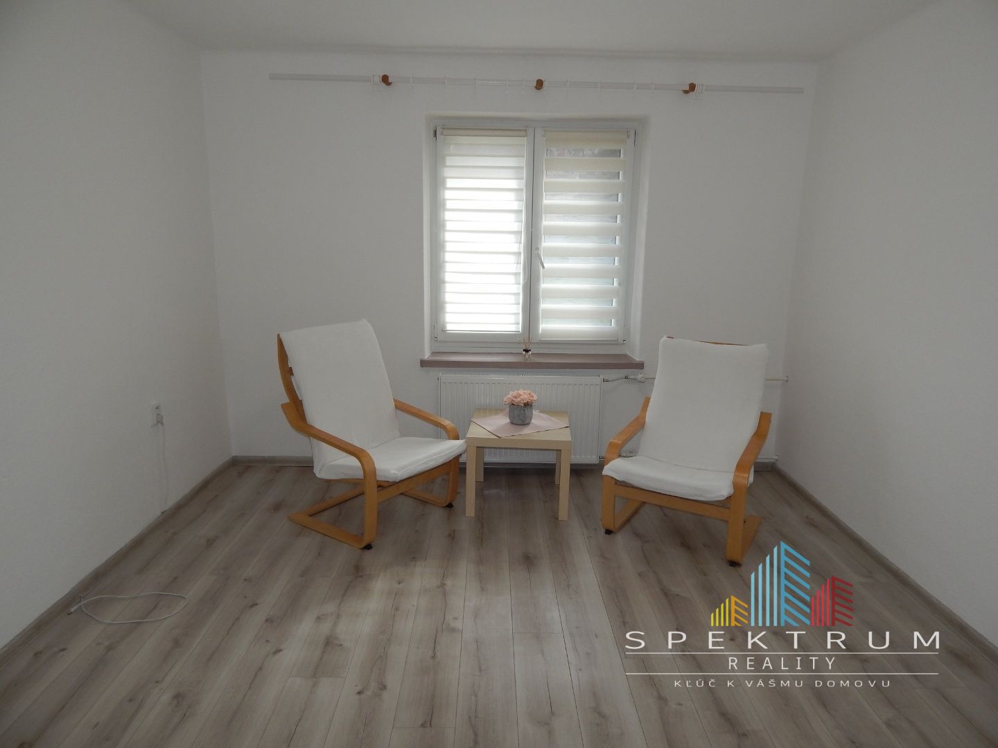 SPEKTRUM REALITY- Na PRENÁJOM komplet rekonštruovaný, zariadený 2- izbový byt, 62.8 m2, Handlová, 29.Augusta