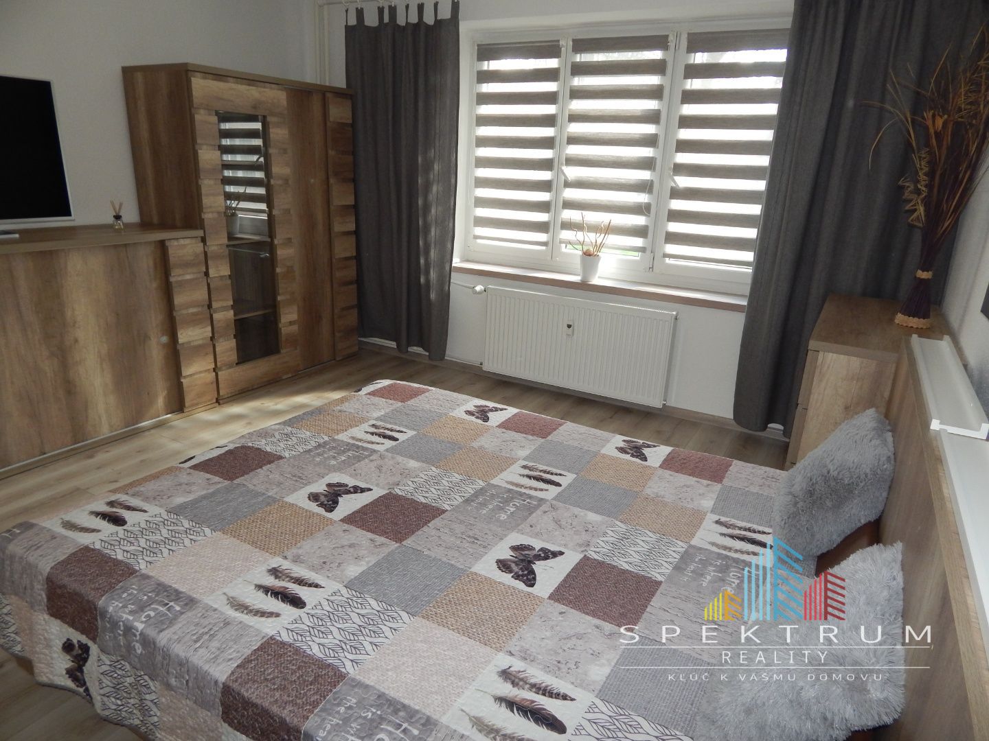 SPEKTRUM REALITY- Na PRENÁJOM komplet rekonštruovaný, zariadený 2- izbový byt, 62.8 m2, Handlová, 29.Augusta