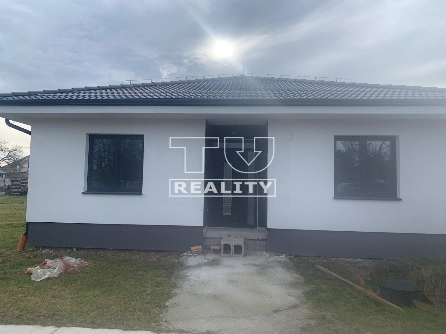 TUreality ponúka na predaj novostavbu 4i rodinného domu 18 min od Zvolena s pozemkom 1100 m²