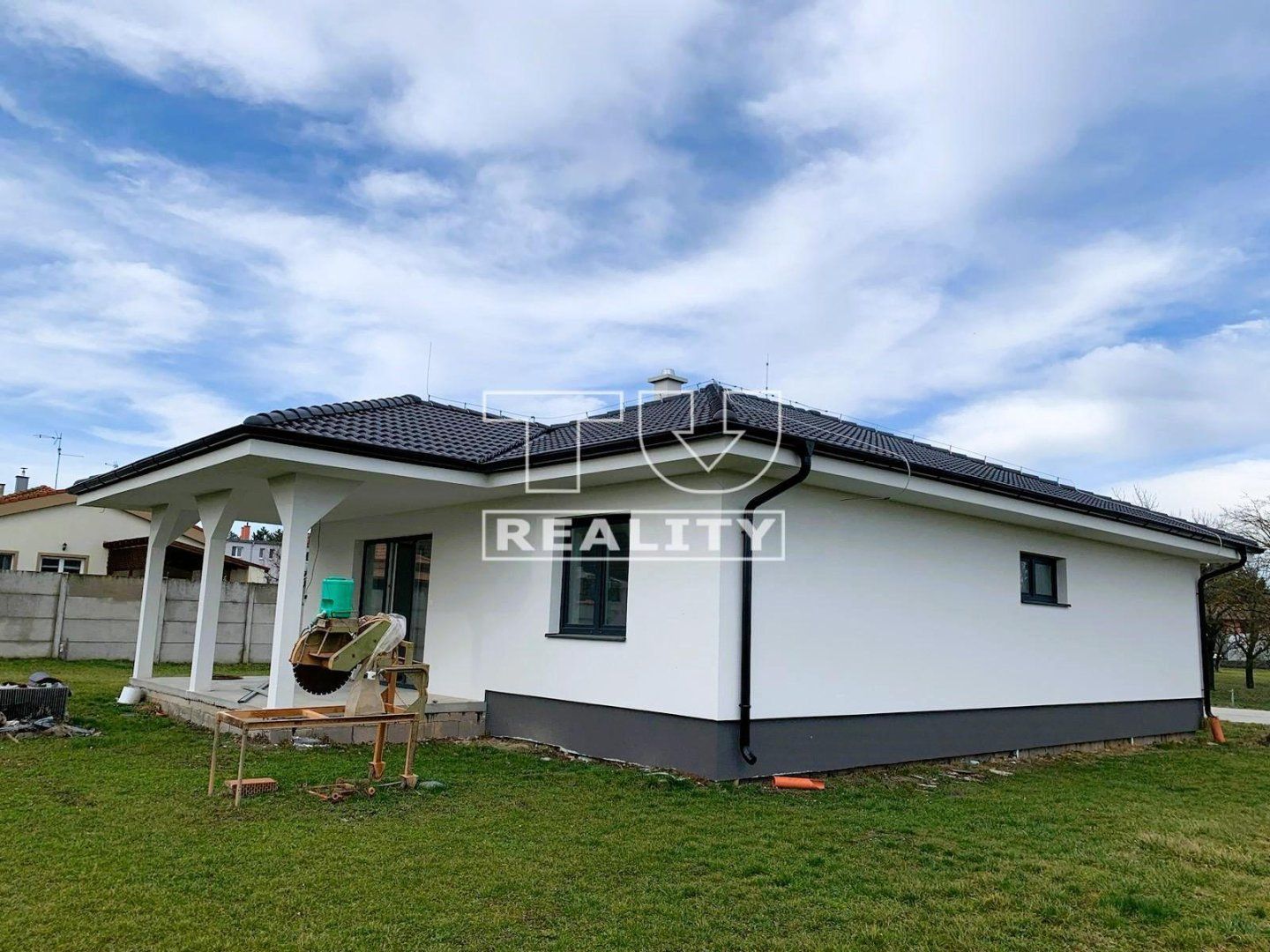 TUreality ponúka na predaj novostavbu 4i rodinného domu 18 min od Zvolena s pozemkom 1100 m²