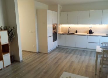 Nový 2i byt s terasou a parkovaním v projekte Pod Vinicou