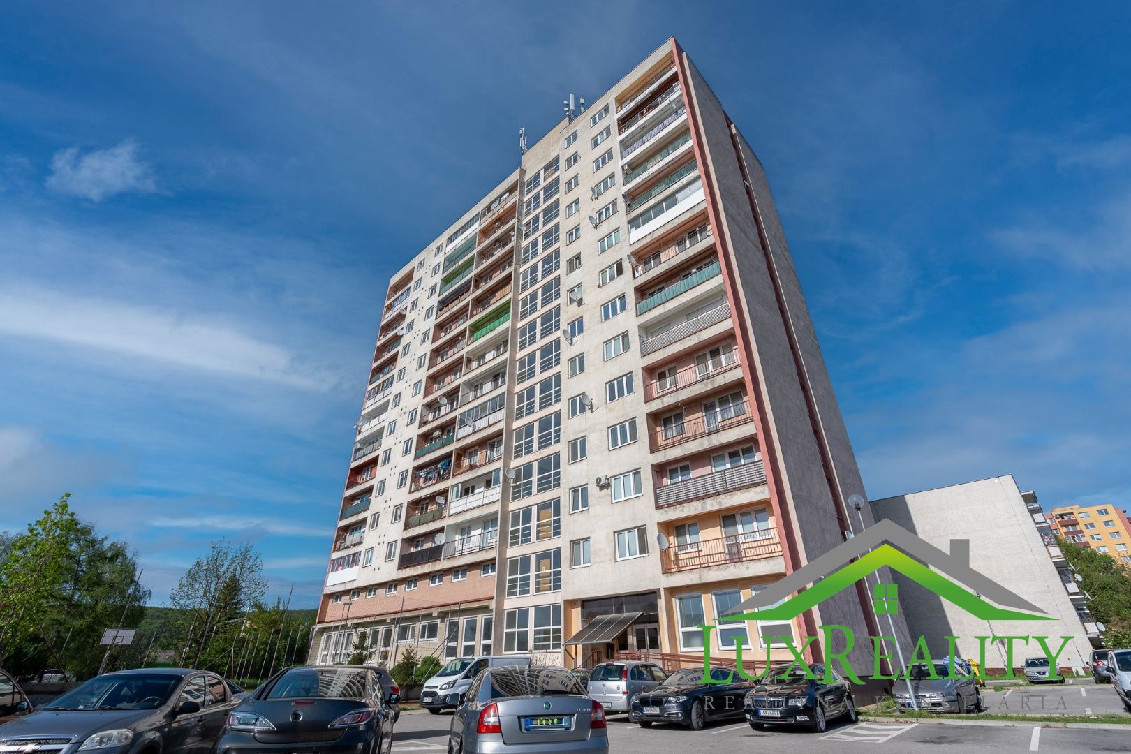 Trenčín – 2-izbový byt s výhľadom na hrad, ideálny na bývanie aj investíciu
