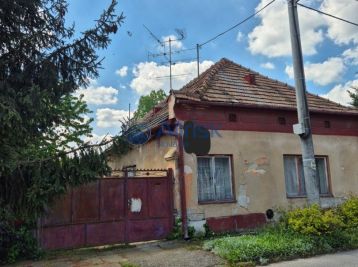 Pozemok so starším rodinným domom vhodný na výstavbu!