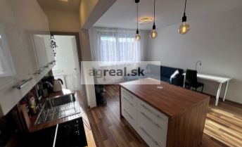 Prenájom, elegantný a kompletne zrekonštruovaný 1,5-izb. byt (35,48 m2), ul. Pekníková, BA IV- Dúbravka