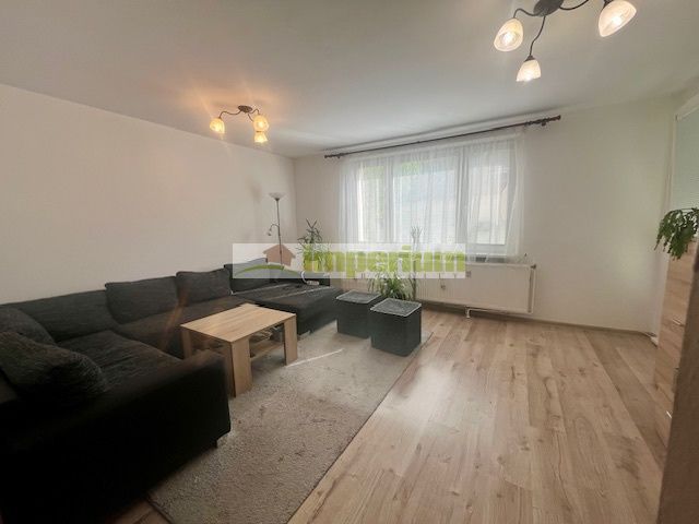 Na predaj čiastočne zariadený 3- izbový byt s lodžiou v centre mesta Dunajskej Stredy.