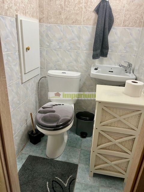 Na predaj čiastočne zariadený 3- izbový byt s lodžiou v  centre mesta  Dunajskej  Stredy.