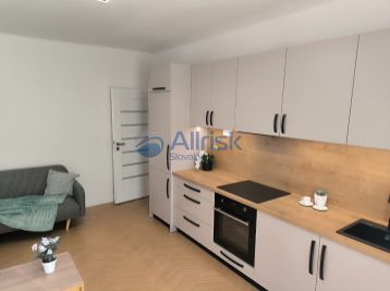 SLNEČNÝ, 3 IZBOVÝ BYT PO ČERSTVEJ KOMPLETNEJ REK. PRI OC CENTRÁL, CYRILOVA ULICA
