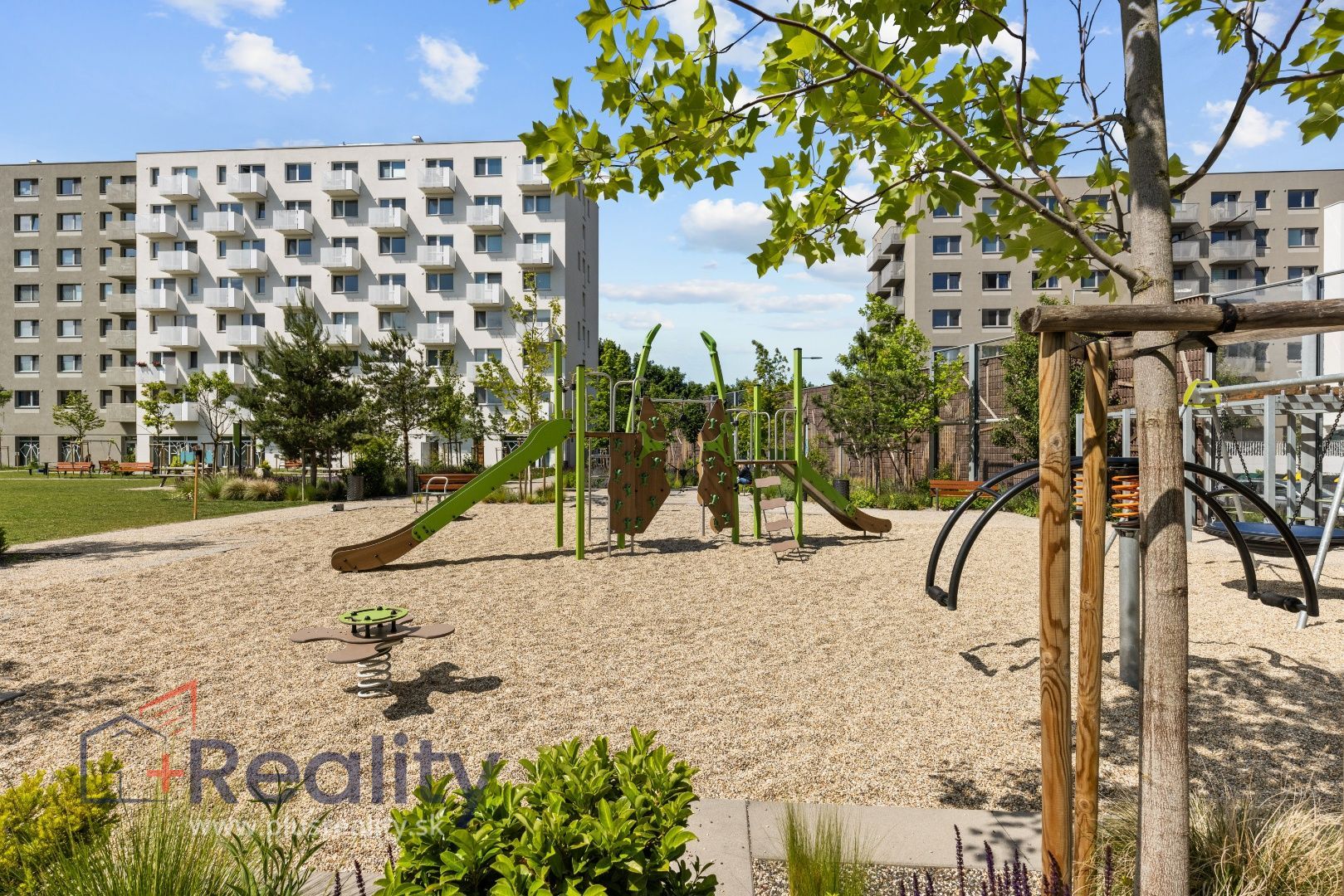 Moderný 2-izbový byt / apartmán s balkónom v projekte Ovocné sady,  v mestskej časti Bratislava Ružinov, na Ivanskej ceste na predaj!
