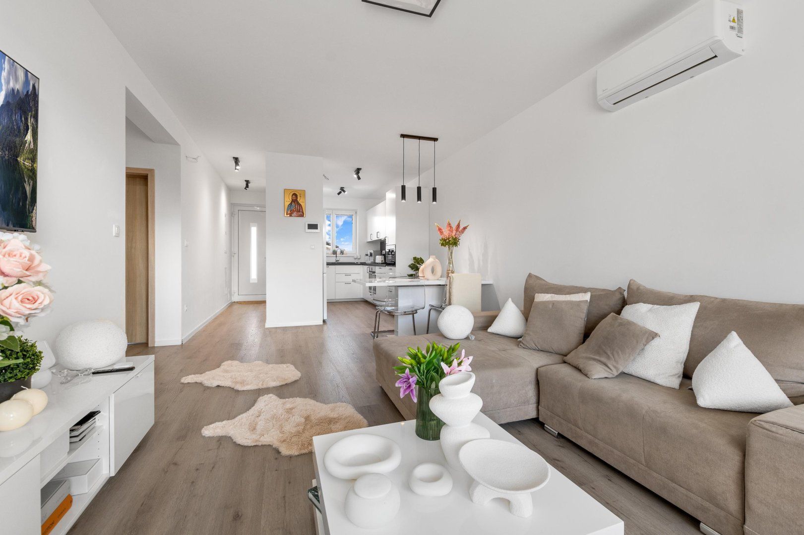 Prenájom Iný Iný-Prenájom-Miloslavov-850.00 €
