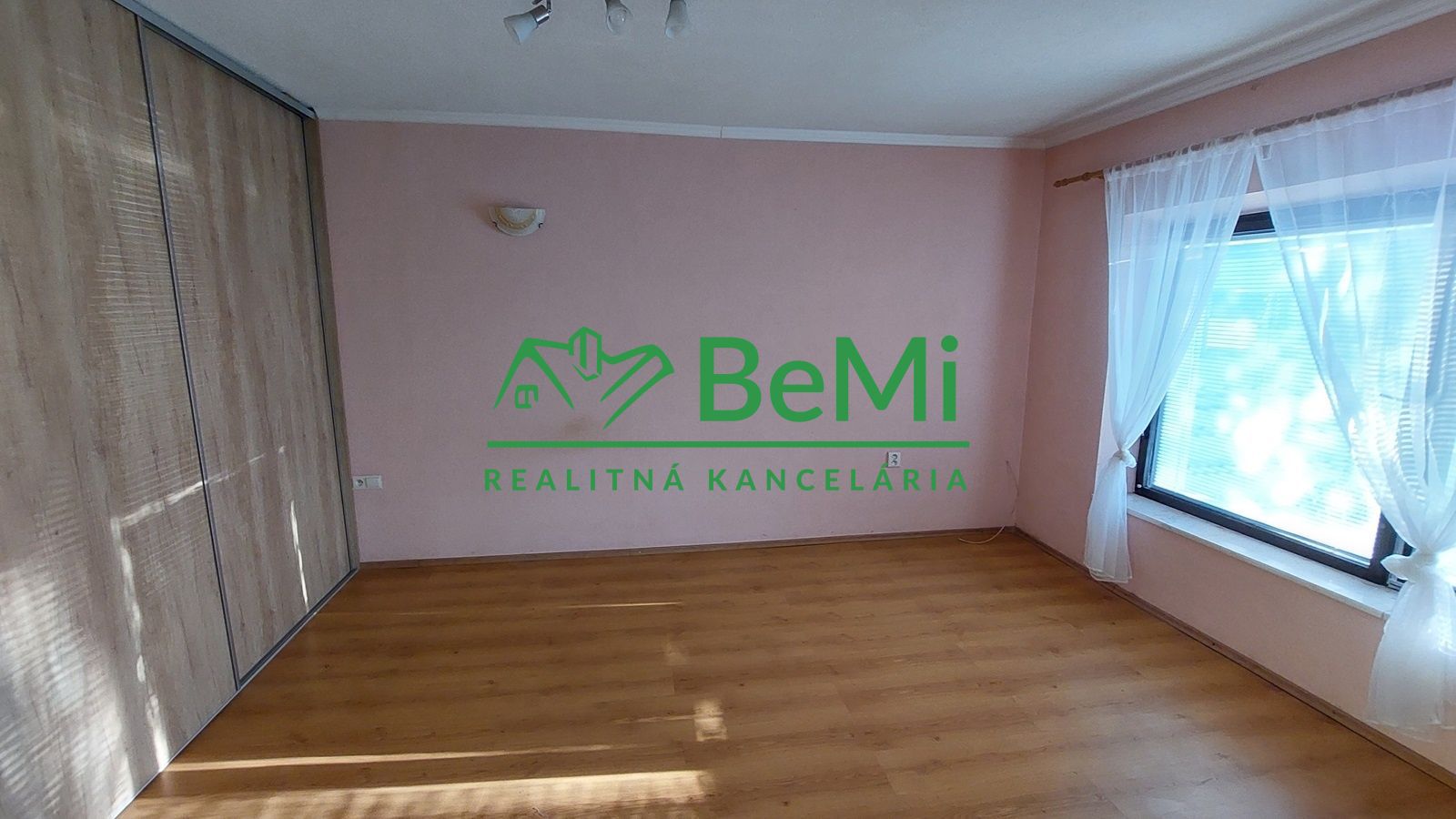 Predaj rodinný dom - sklad, výrobná hala - Práznovce ID 198-12-LUGU