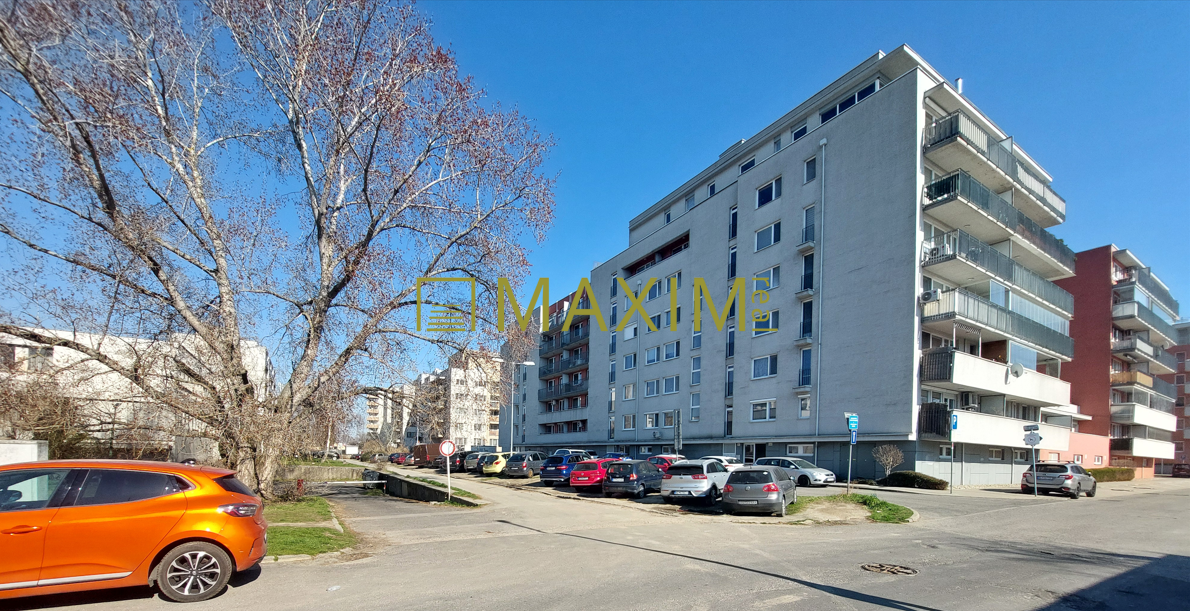 PRENÁJOM – Zariadený 3 izbový byt s parkovacím státím na ulici Na Križovatkách v Bratislave