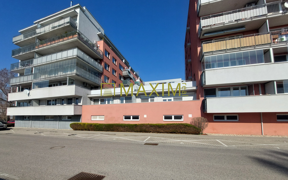 PRENÁJOM – Zariadený 3 izbový byt s parkovacím státím na ulici Na Križovatkách v Bratislave