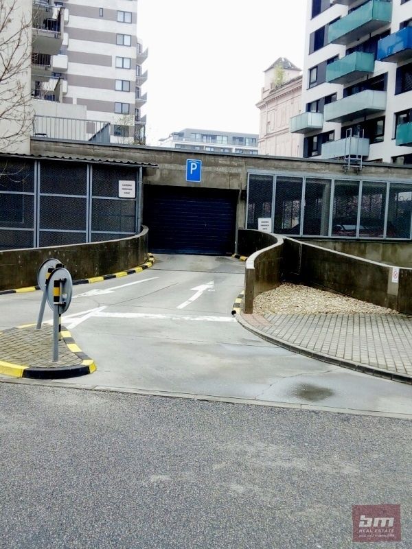 Prenájom parkovacieho miesta v garážovom dome na Jegeho ul.
