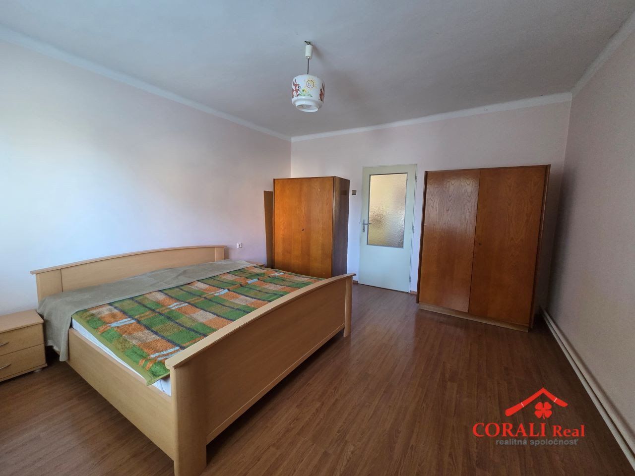 PREDAJ  3i RD, pozemok 702 m2, Ivanka pri Dunaji
