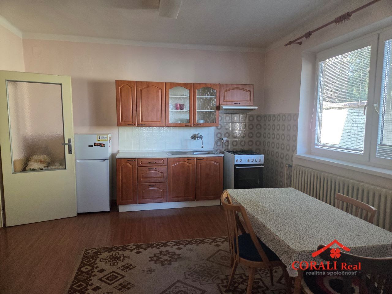 PREDAJ  3i RD, pozemok 702 m2, Ivanka pri Dunaji
