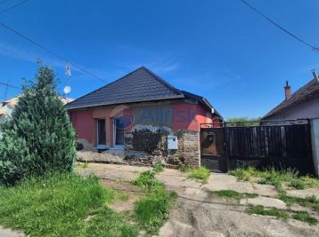 Pripravený na rekonštrukciu snov. Rodinný dom na predaj v Kajali!