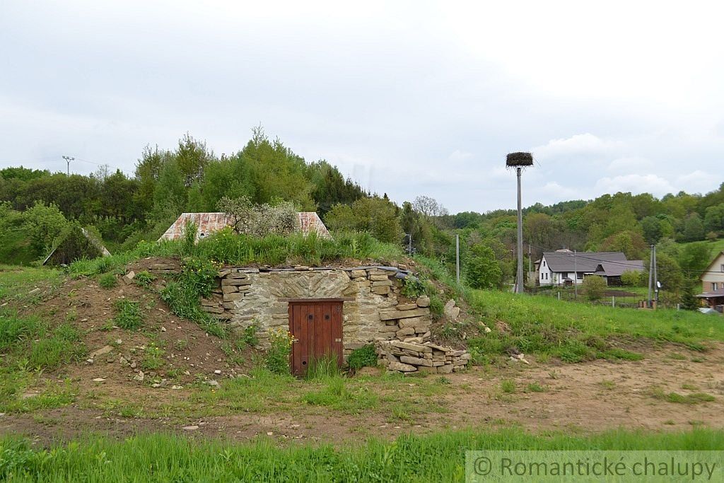 Pozemok s pivnicou na vyvýšenom mieste 33á- Kečkovce