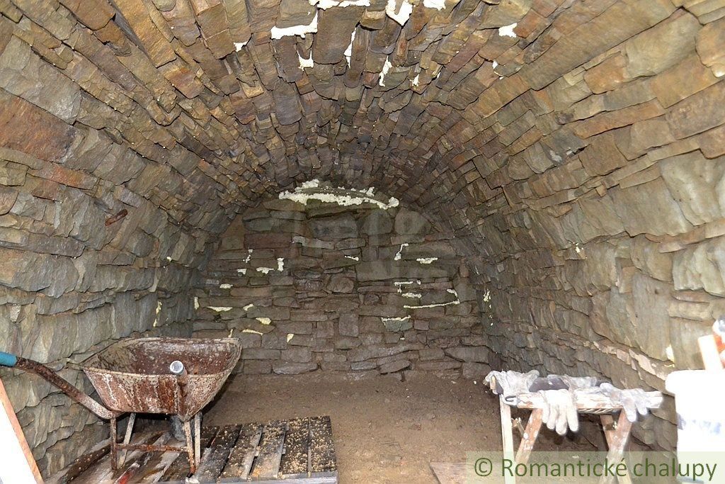 Pozemok s pivnicou na vyvýšenom mieste 33á- Kečkovce
