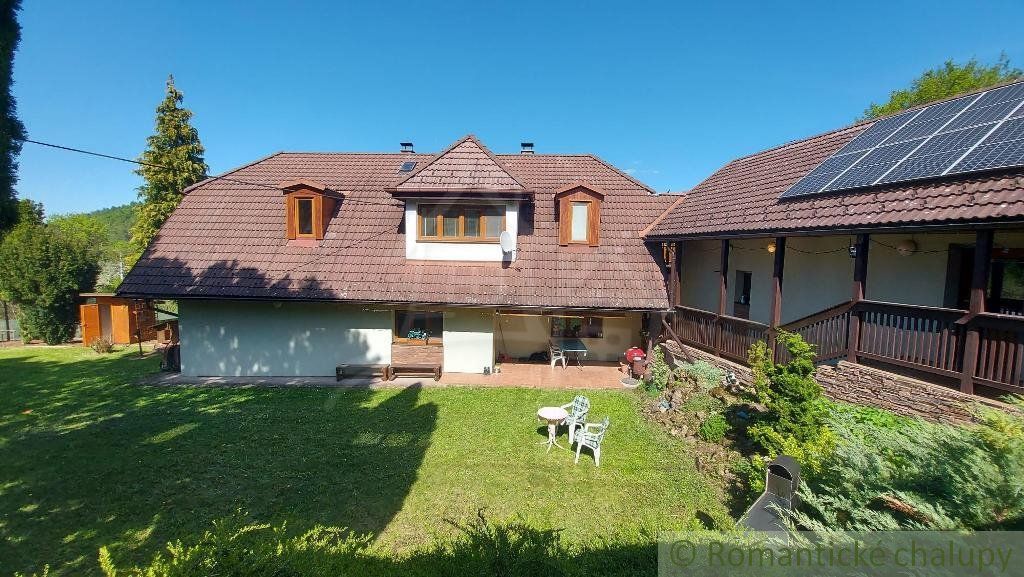 Štýlová, priestranná chalupa na 18 á udržiavanom pozemku, polosamota Myjavské kopanice na predaj
