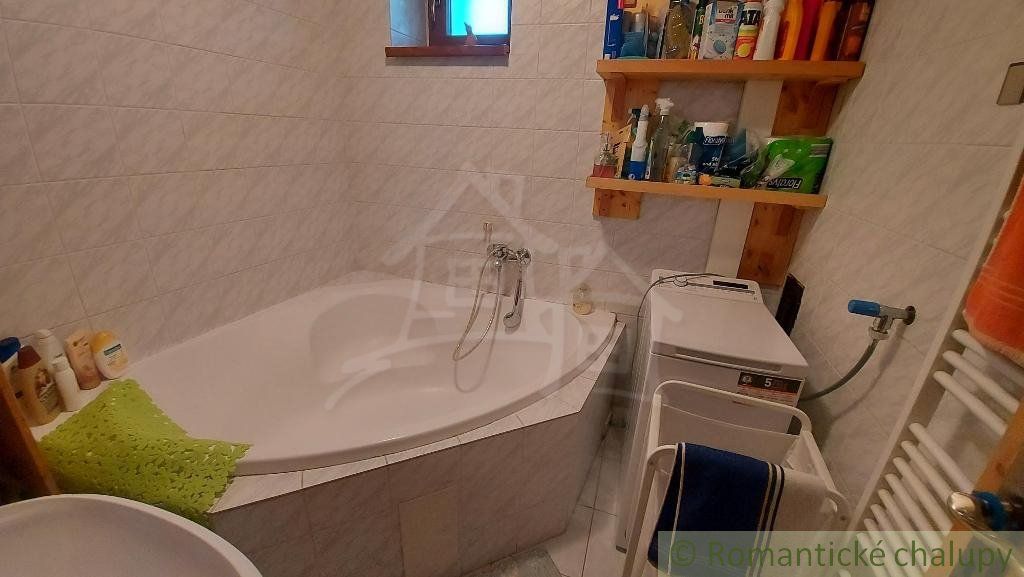Štýlová, priestranná chalupa na 18 á udržiavanom pozemku, polosamota Myjavské kopanice na predaj