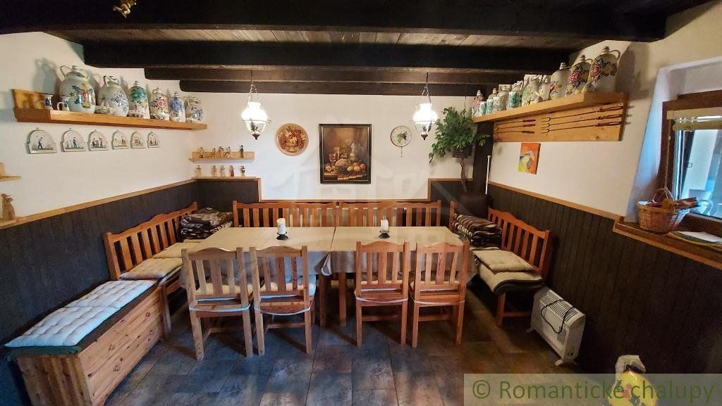 Štýlová, priestranná chalupa na 18 á udržiavanom pozemku, polosamota Myjavské kopanice na predaj