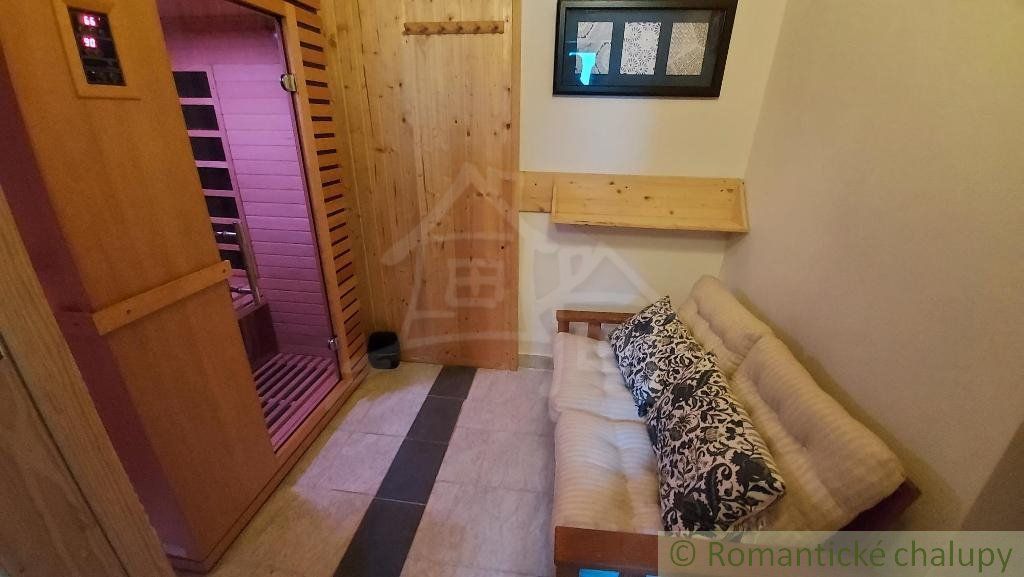 Štýlová, priestranná chalupa na 18 á udržiavanom pozemku, polosamota Myjavské kopanice na predaj