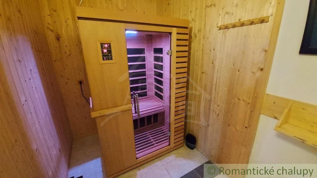 Štýlová, priestranná chalupa na 18 á udržiavanom pozemku, polosamota Myjavské kopanice na predaj