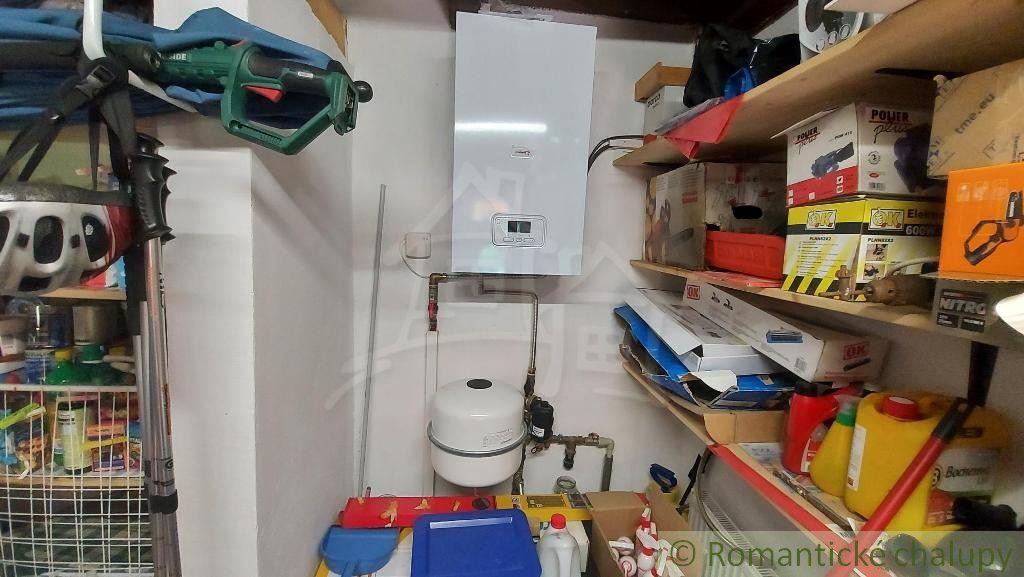 Štýlová, priestranná chalupa na 18 á udržiavanom pozemku, polosamota Myjavské kopanice na predaj