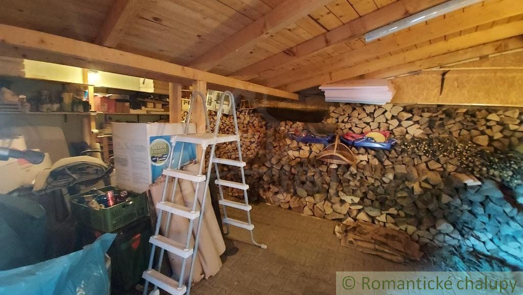 Štýlová, priestranná chalupa na 18 á udržiavanom pozemku, polosamota Myjavské kopanice na predaj