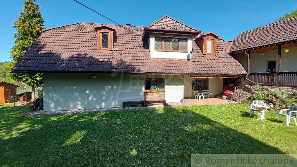 Štýlová, priestranná chalupa na 18 á udržiavanom pozemku, polosamota Myjavské kopanice na predaj