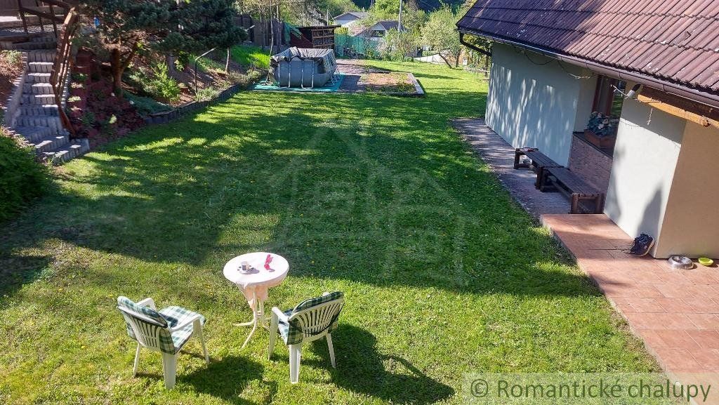 Štýlová, priestranná chalupa na 18 á udržiavanom pozemku, polosamota Myjavské kopanice na predaj