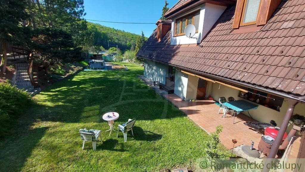 Štýlová, priestranná chalupa na 18 á udržiavanom pozemku, polosamota Myjavské kopanice na predaj