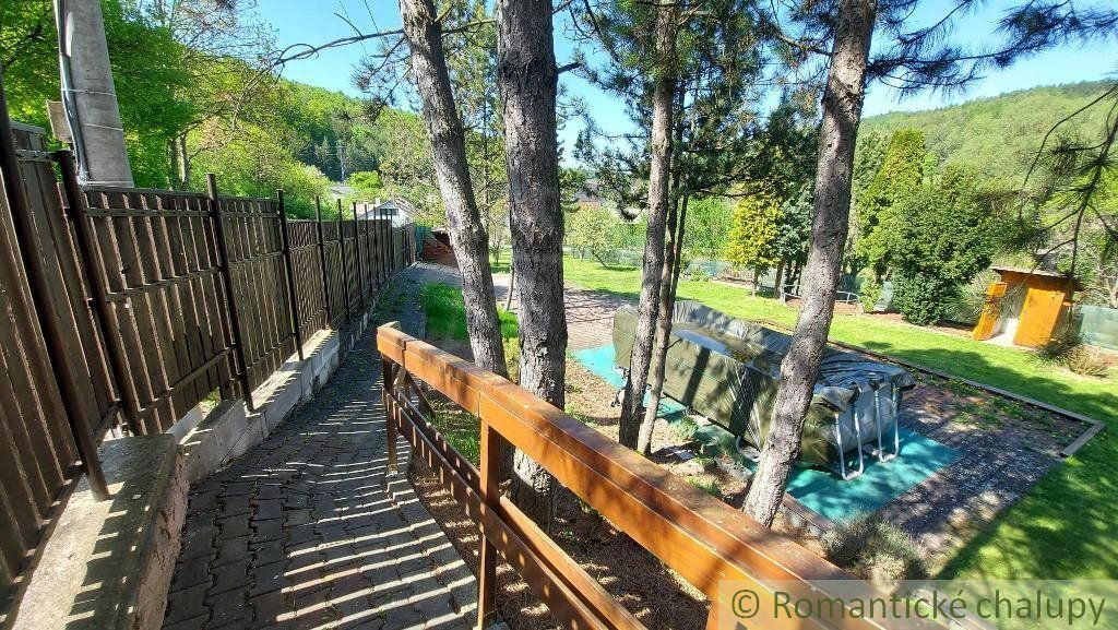 Štýlová, priestranná chalupa na 18 á udržiavanom pozemku, polosamota Myjavské kopanice na predaj